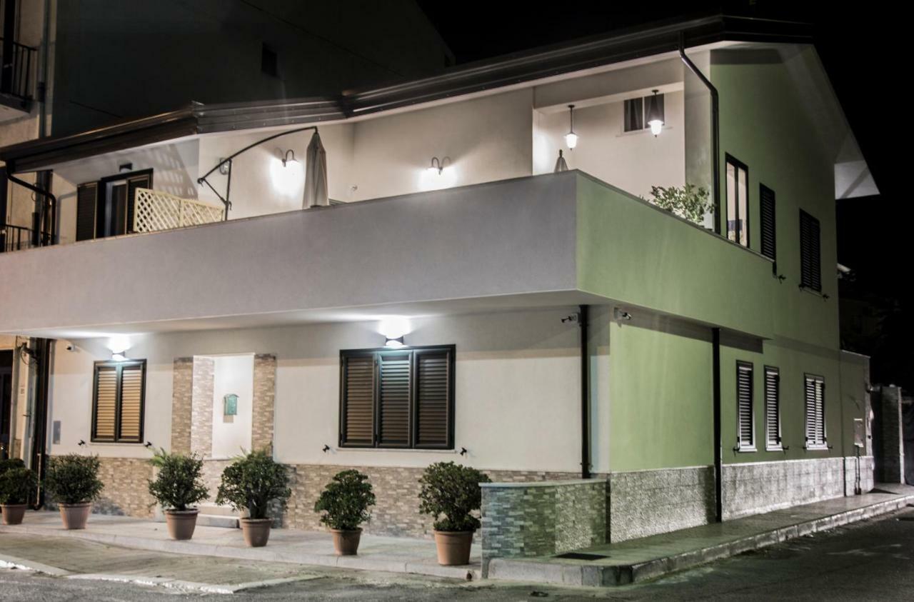 B&B A Due Passi Dal Mare Catona Di Reggio Calabria Dış mekan fotoğraf