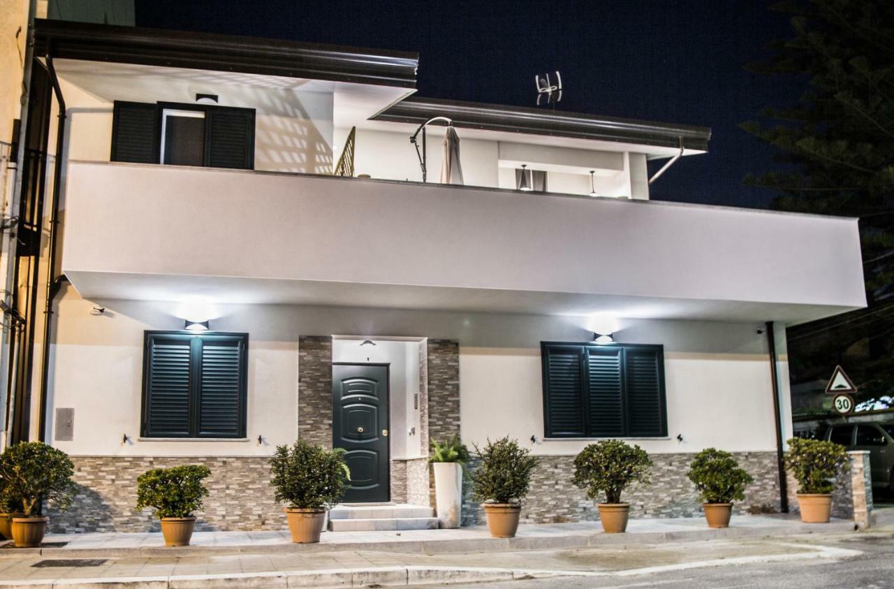 B&B A Due Passi Dal Mare Catona Di Reggio Calabria Dış mekan fotoğraf