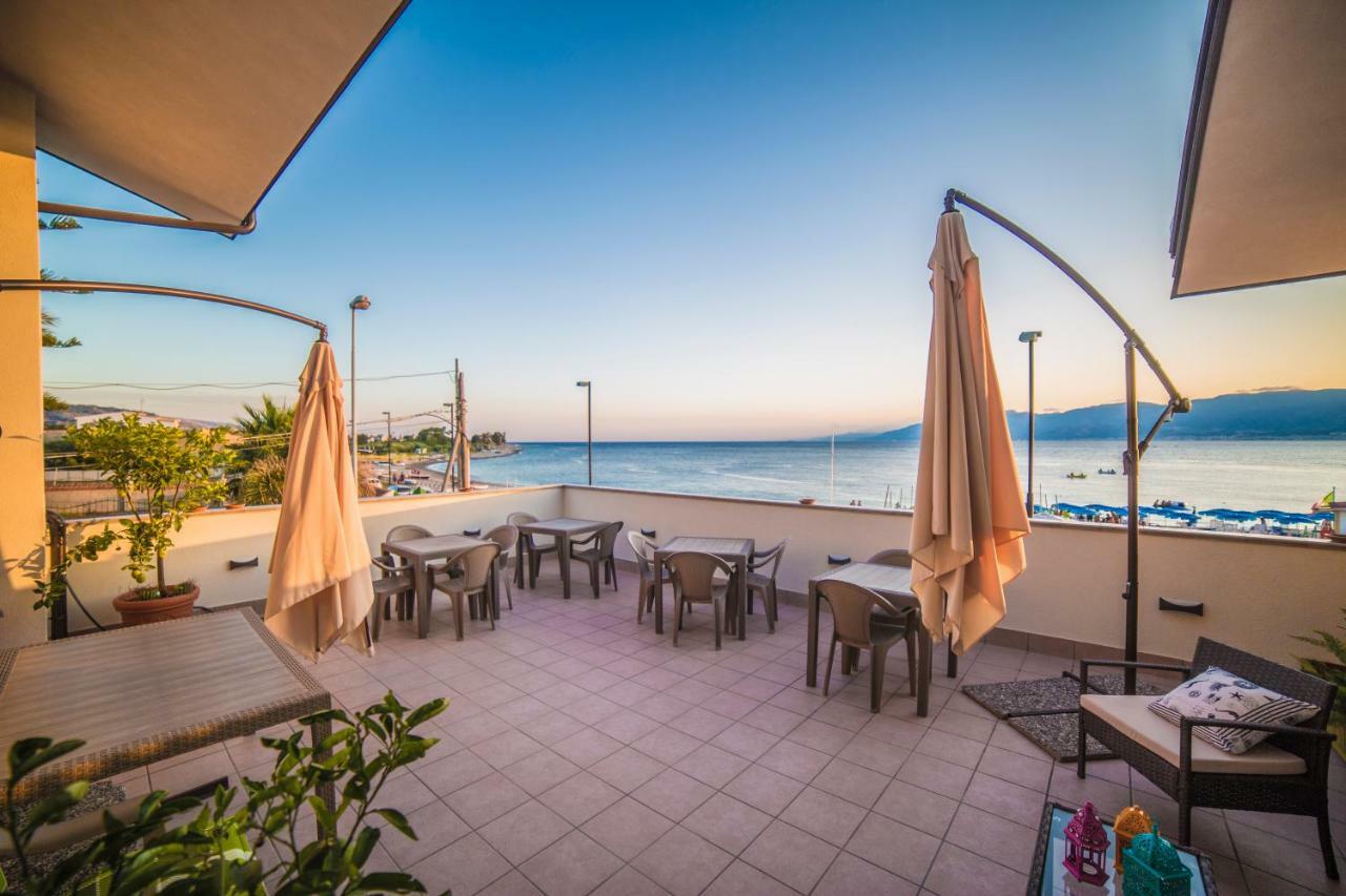 B&B A Due Passi Dal Mare Catona Di Reggio Calabria Dış mekan fotoğraf