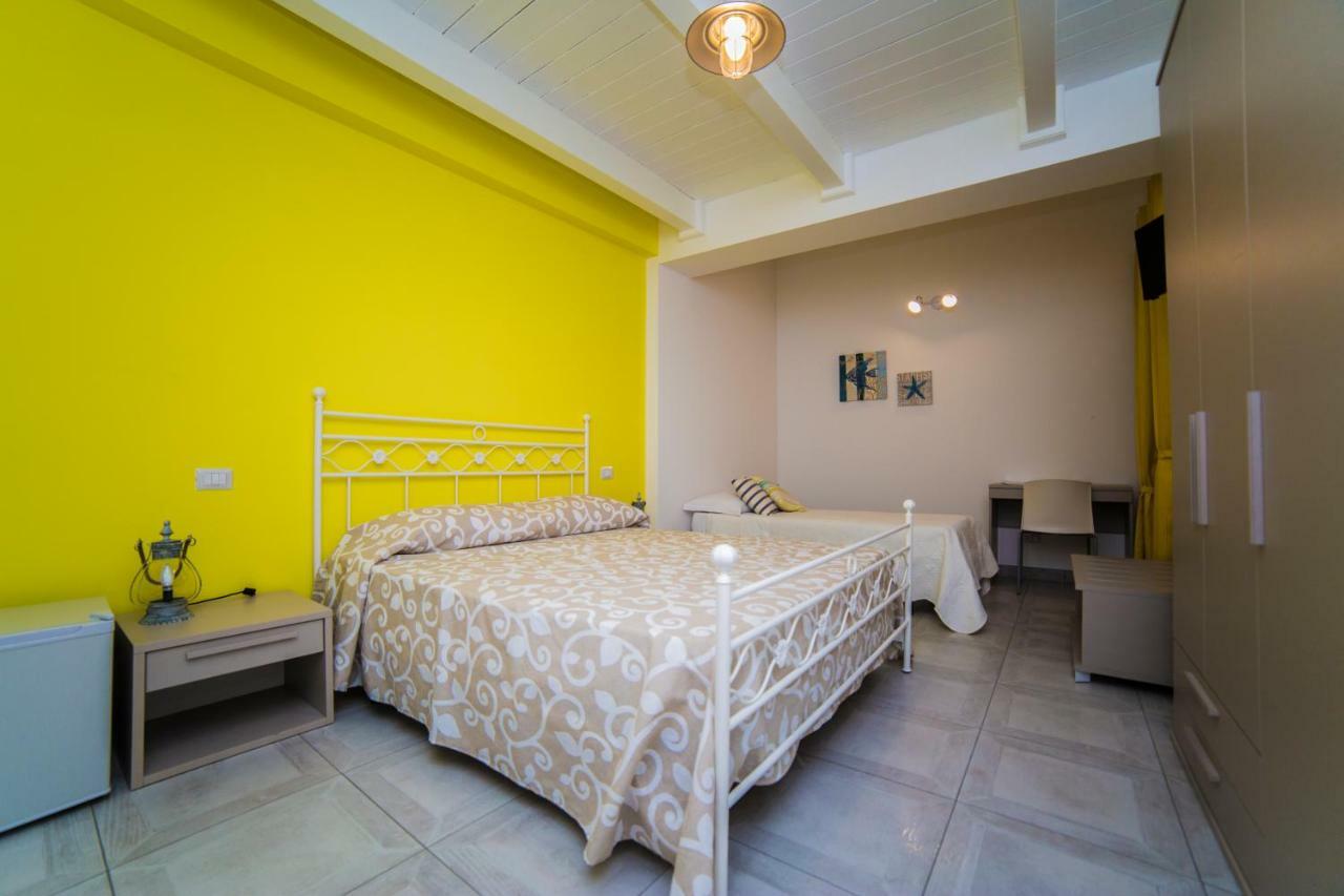 B&B A Due Passi Dal Mare Catona Di Reggio Calabria Dış mekan fotoğraf