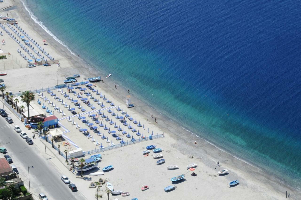 B&B A Due Passi Dal Mare Catona Di Reggio Calabria Dış mekan fotoğraf