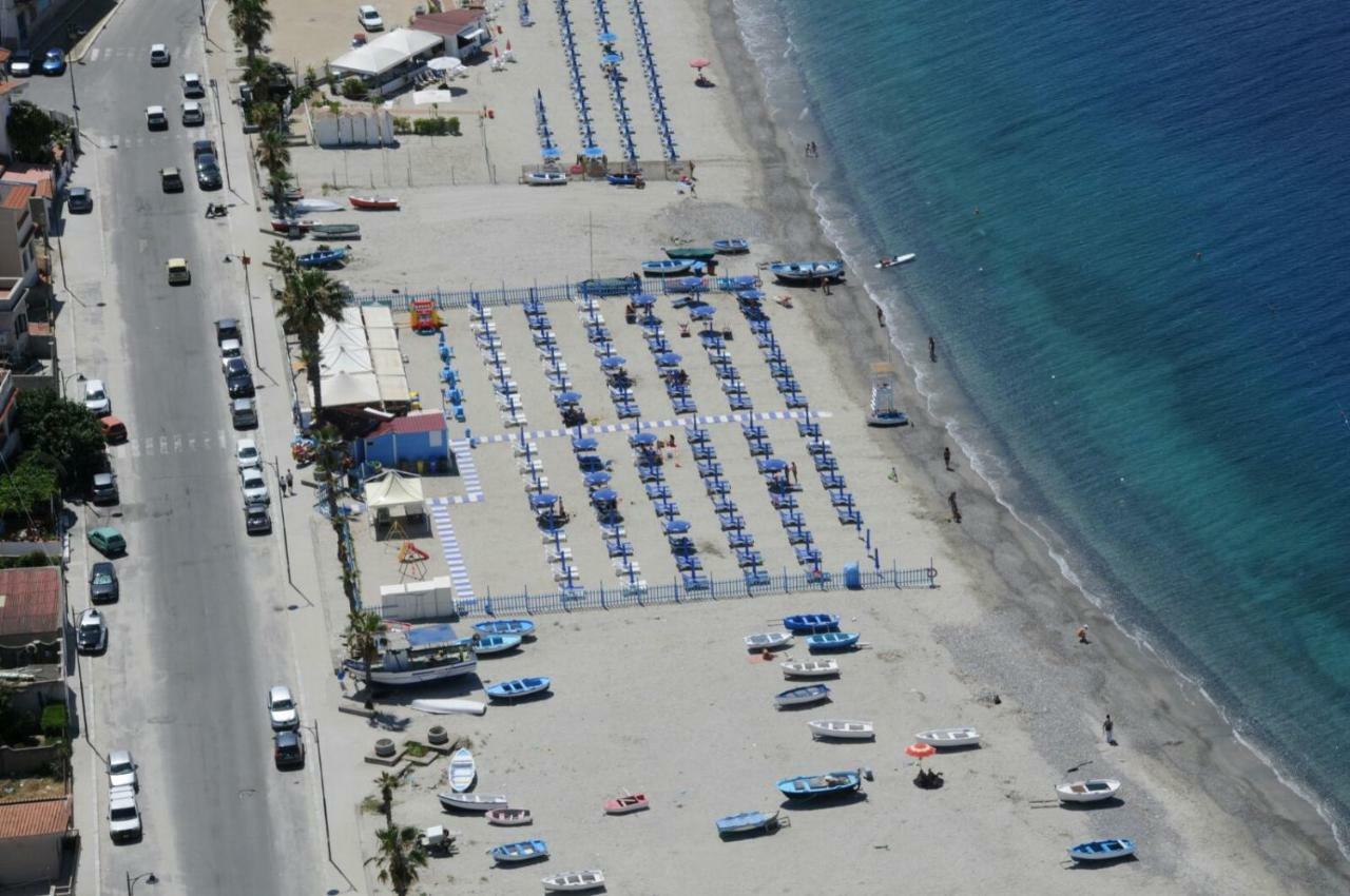 B&B A Due Passi Dal Mare Catona Di Reggio Calabria Dış mekan fotoğraf
