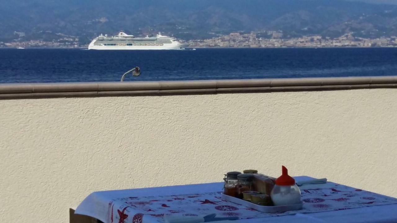 B&B A Due Passi Dal Mare Catona Di Reggio Calabria Dış mekan fotoğraf