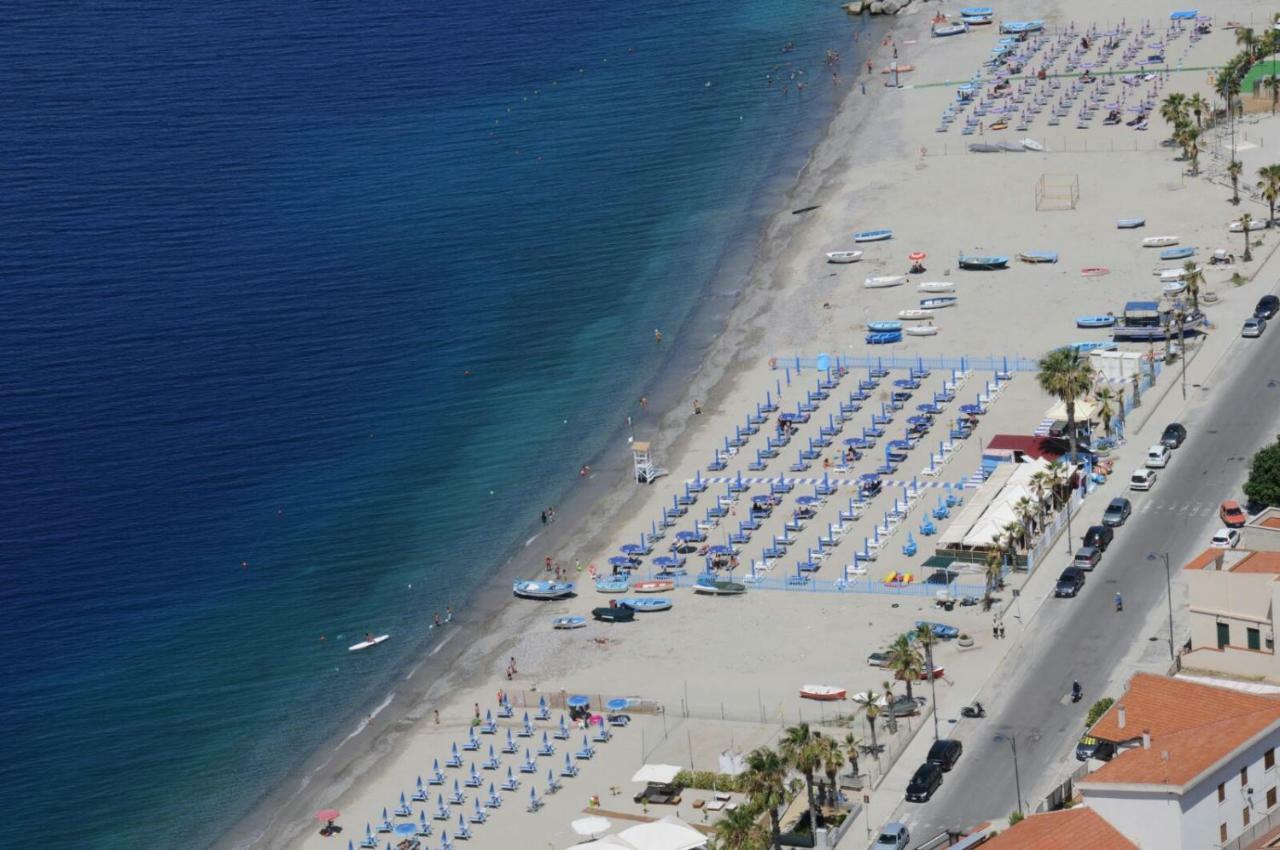 B&B A Due Passi Dal Mare Catona Di Reggio Calabria Dış mekan fotoğraf