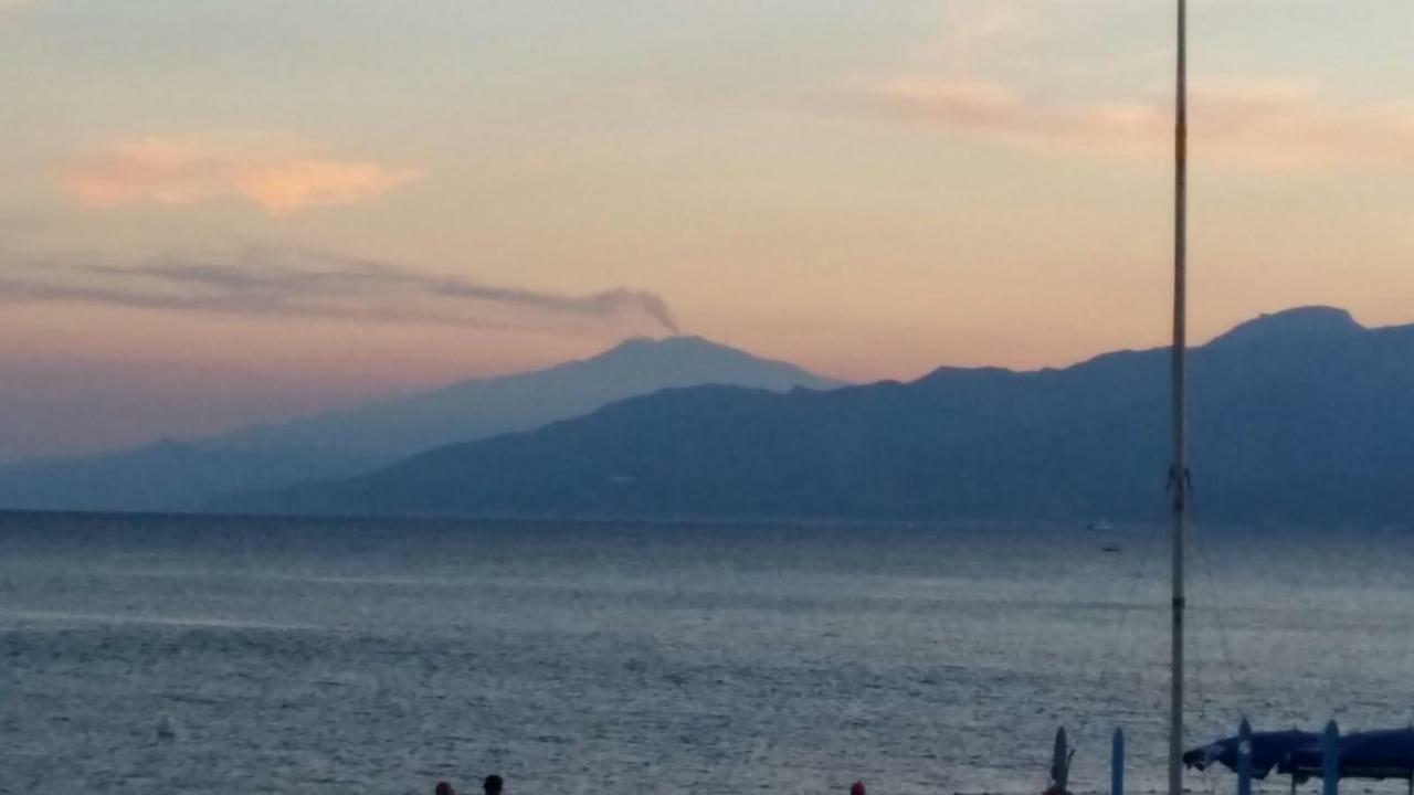 B&B A Due Passi Dal Mare Catona Di Reggio Calabria Dış mekan fotoğraf