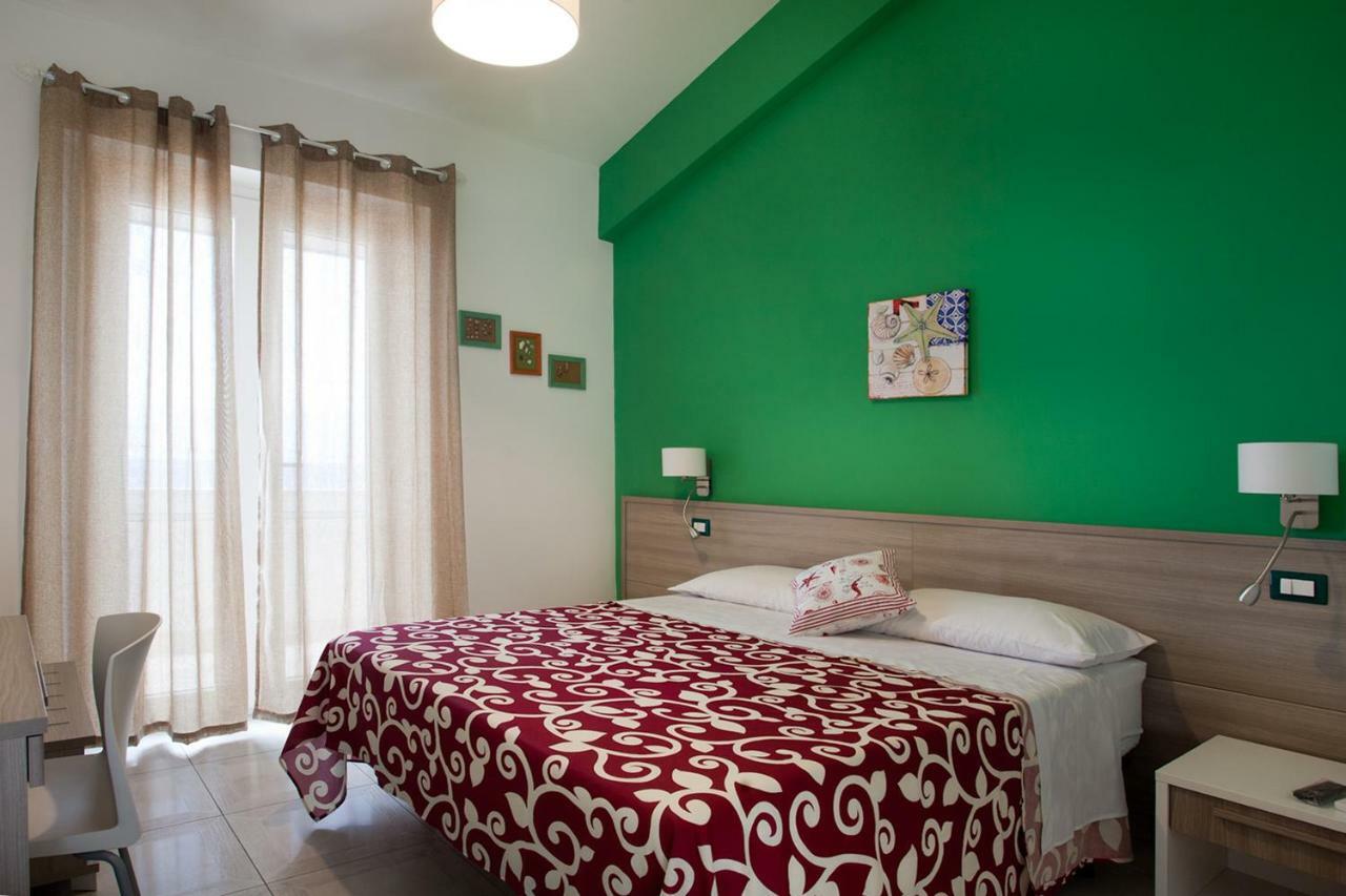 B&B A Due Passi Dal Mare Catona Di Reggio Calabria Dış mekan fotoğraf